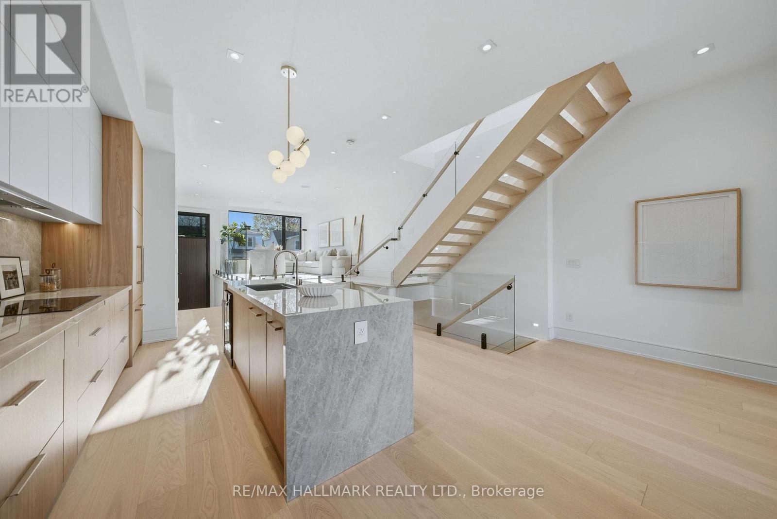 10 Leroy Avenue, Toronto, Ontario  M4J 4G7 - Photo 13 - E13085890
