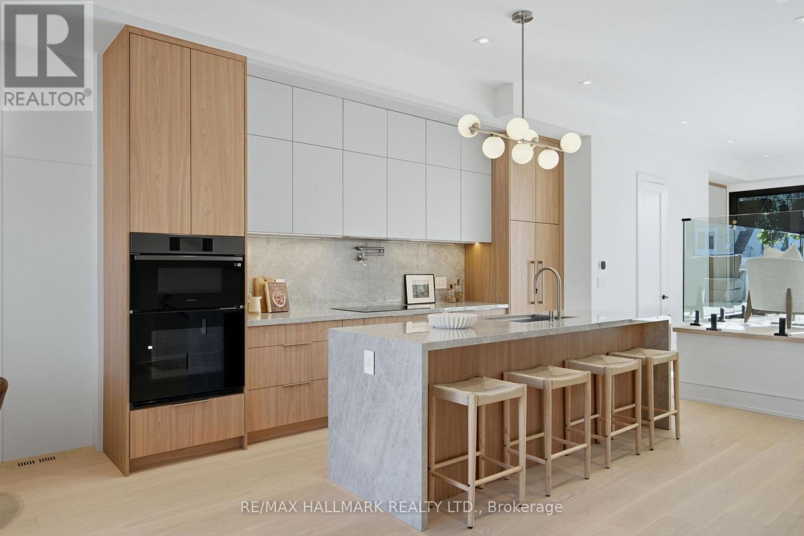 10 Leroy Avenue, Toronto, Ontario  M4J 4G7 - Photo 15 - E13085890