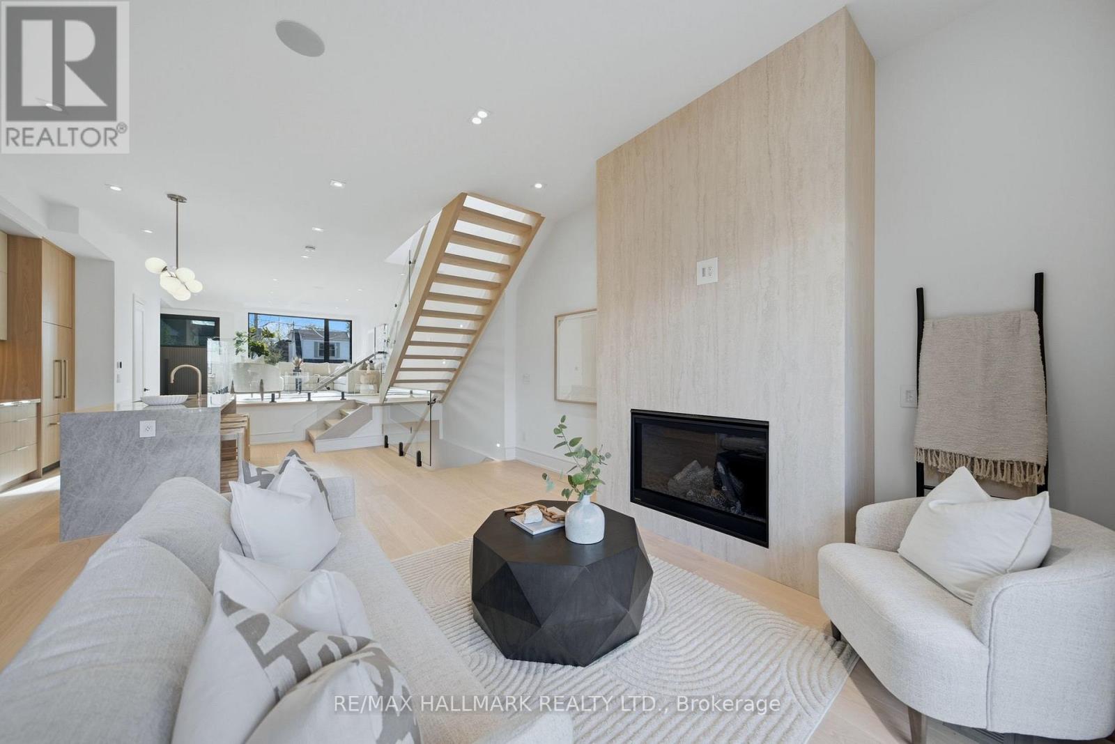 10 Leroy Avenue, Toronto, Ontario  M4J 4G7 - Photo 19 - E13085890