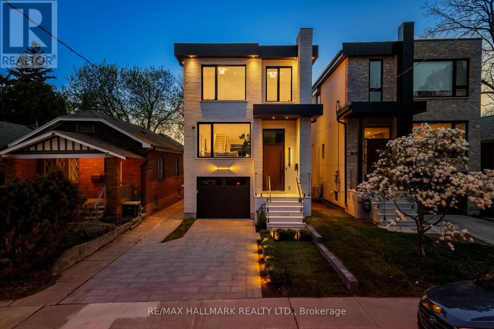 10 Leroy Avenue, Toronto, Ontario  M4J 4G7 - Photo 2 - E13085890