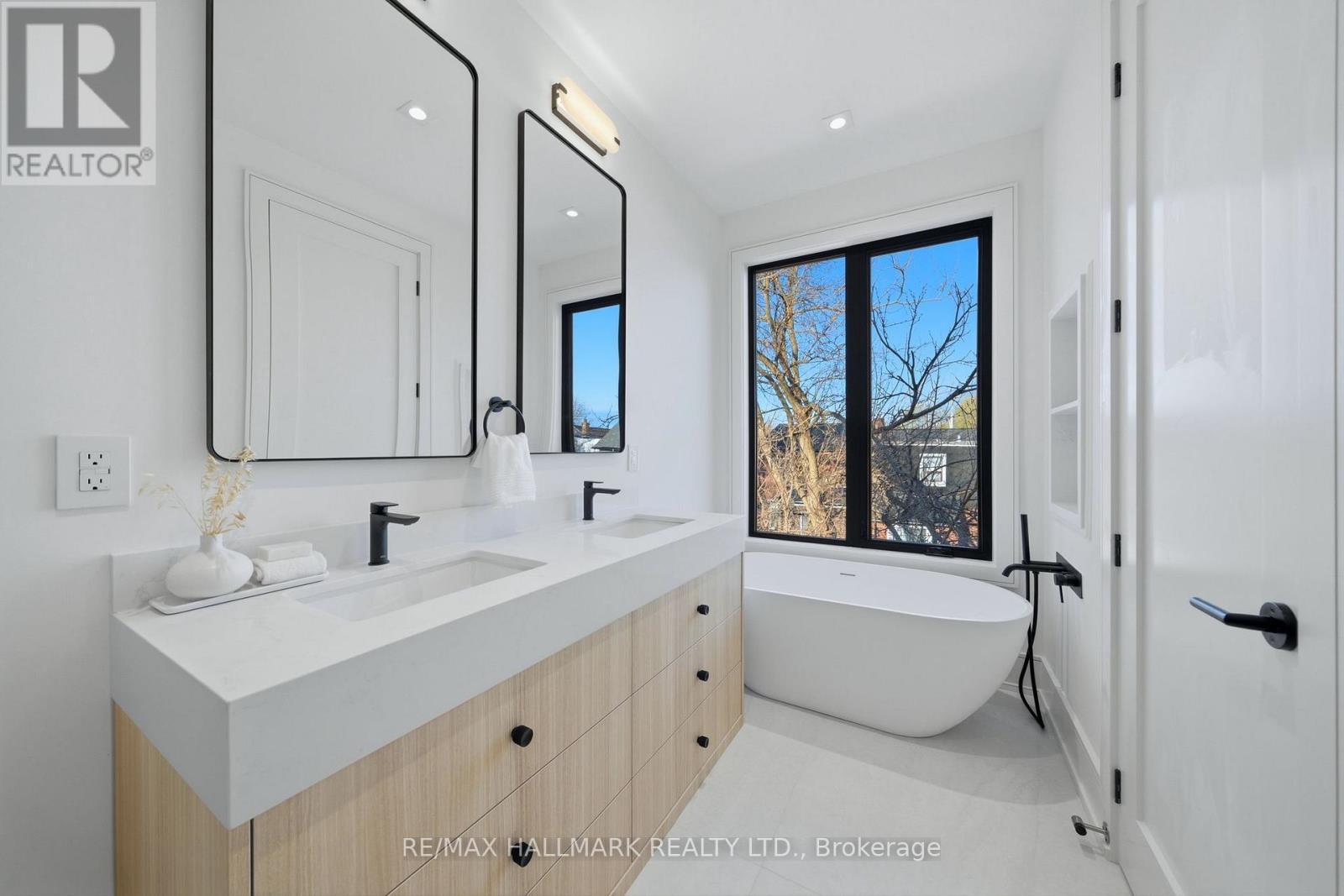 10 Leroy Avenue, Toronto, Ontario  M4J 4G7 - Photo 27 - E13085890