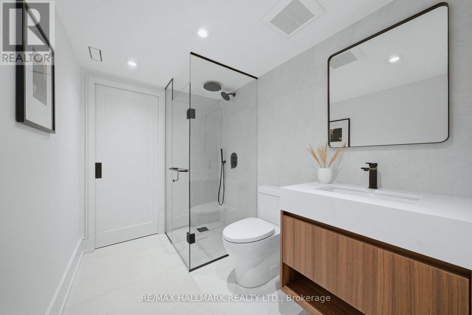 10 Leroy Avenue, Toronto, Ontario  M4J 4G7 - Photo 39 - E13085890