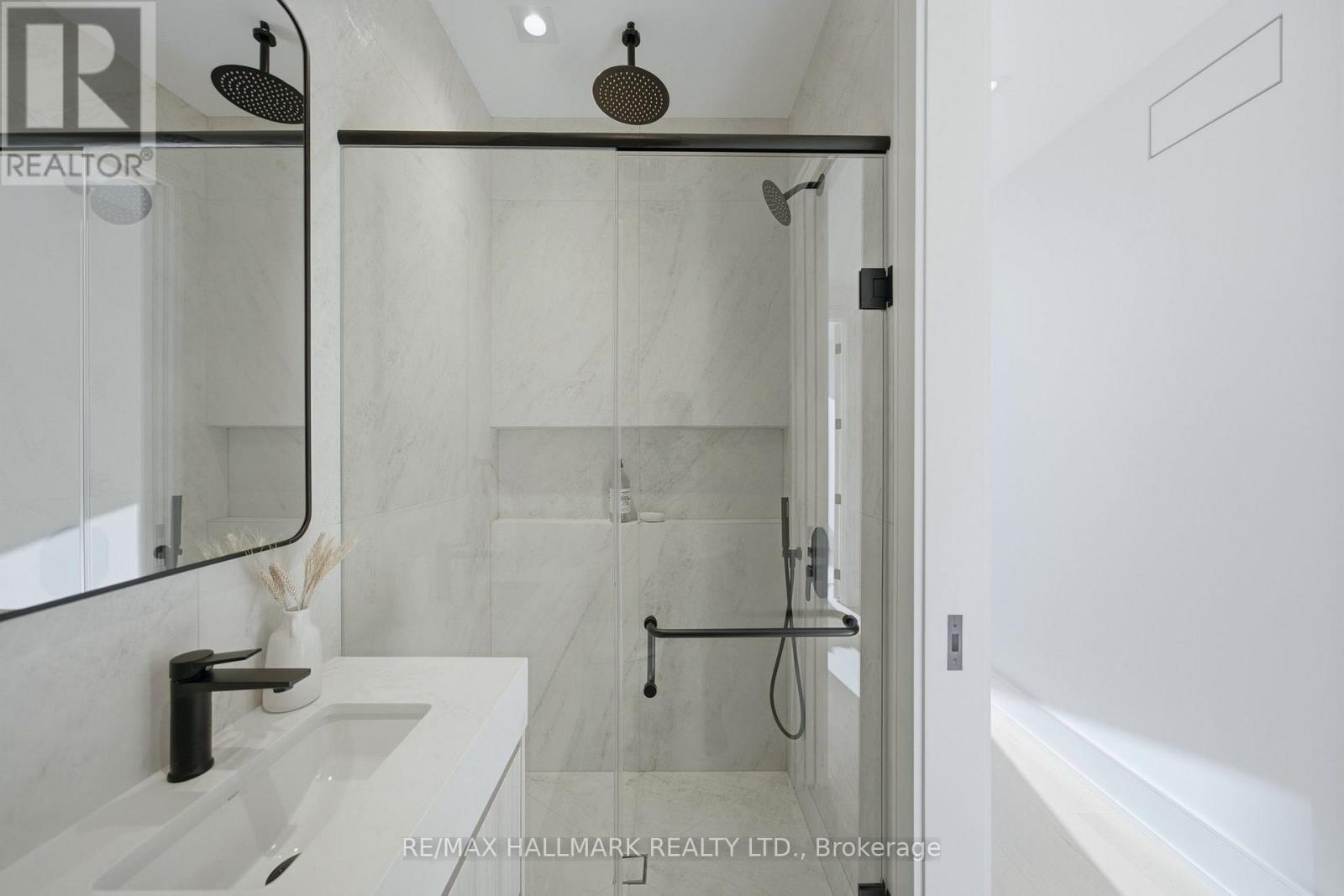 10 Leroy Avenue, Toronto, Ontario  M4J 4G7 - Photo 35 - E13085890