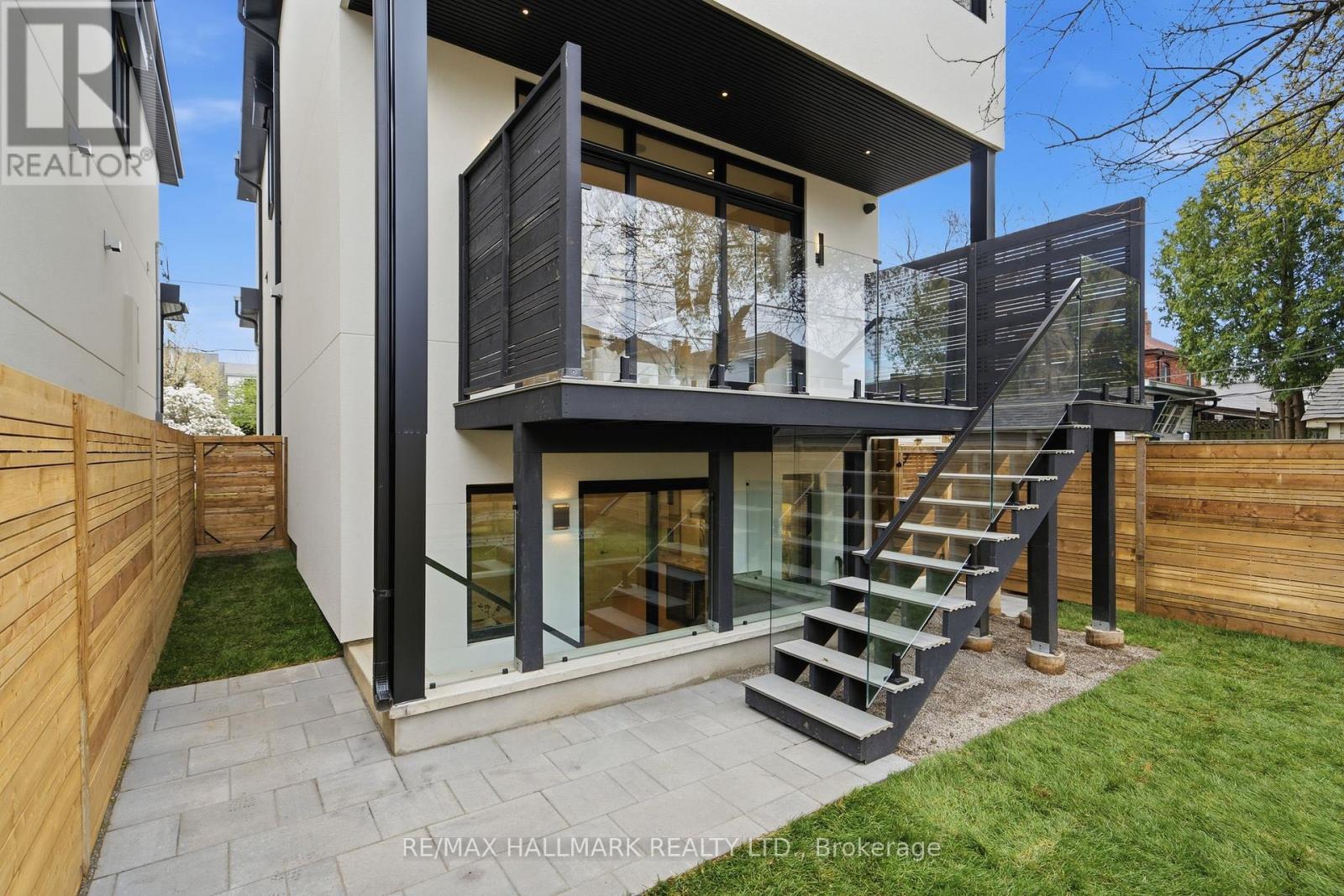 10 Leroy Avenue, Toronto, Ontario  M4J 4G7 - Photo 46 - E13085890