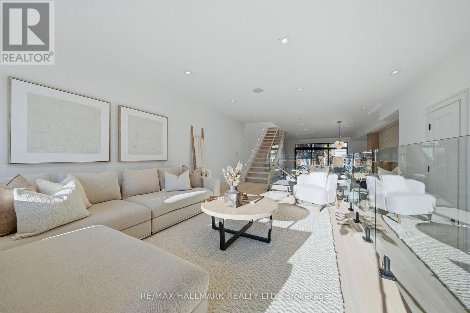 10 Leroy Avenue, Toronto, Ontario  M4J 4G7 - Photo 9 - E13085890