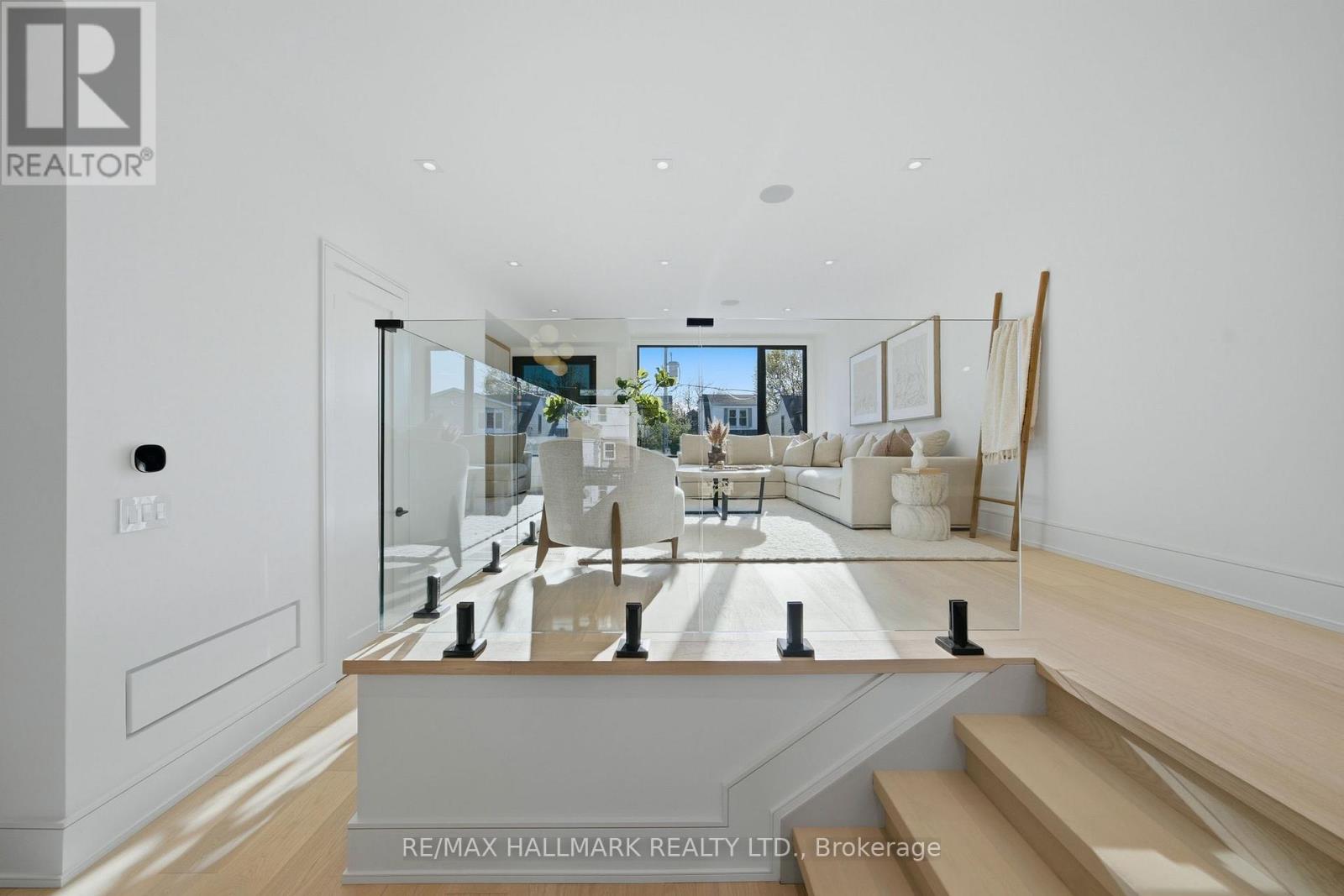 10 Leroy Avenue, Toronto, Ontario  M4J 4G7 - Photo 16 - E13085890