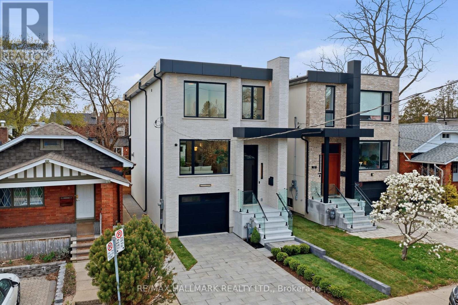 10 Leroy Avenue, Toronto, Ontario  M4J 4G7 - Photo 3 - E13085890
