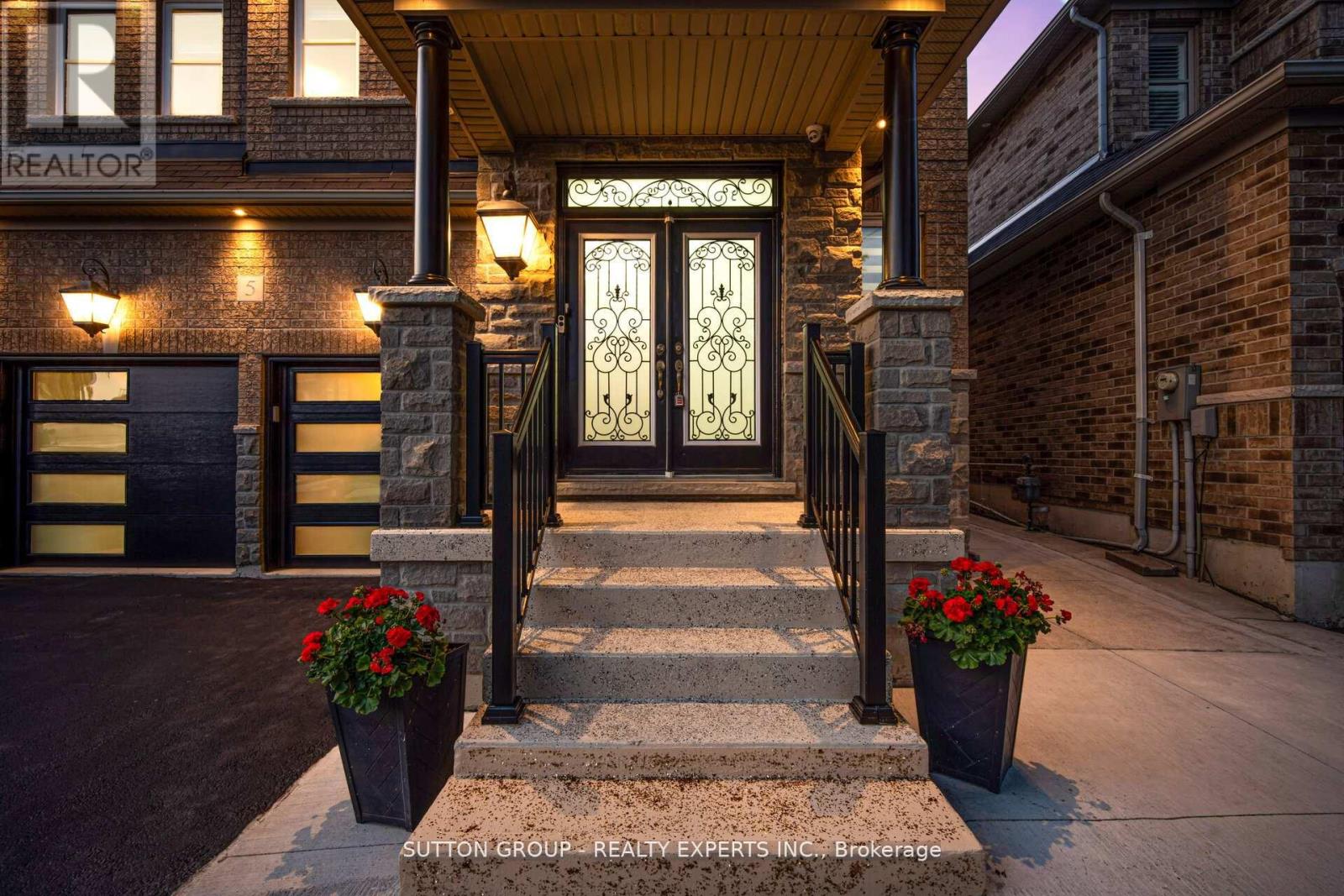 Upper - 5 Freedom Oaks Trail, Brampton, Ontario  L6P 3L1 - Photo 3 - W13086154