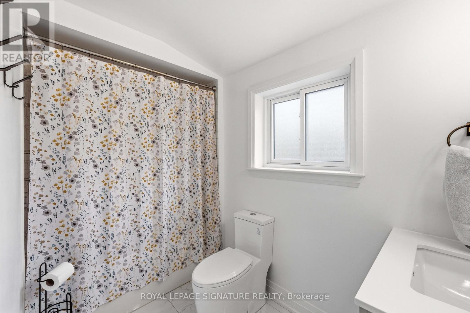 32 Althea Road, Toronto, Ontario  M6S 2P2 - Photo 27 - W13086208