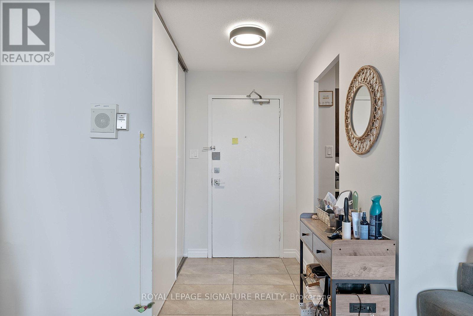 905 - 2825 Islington Avenue, Toronto, Ontario  M9L 2K1 - Photo 2 - W13086224