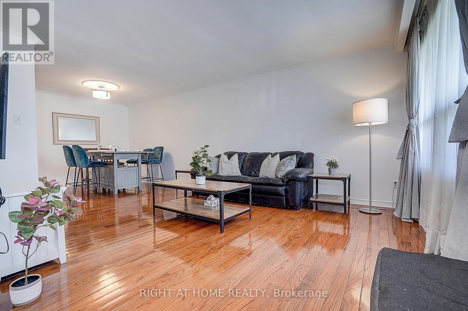 42 Franel Crescent, Toronto, Ontario  M9L 1B7 - Photo 10 - W13086228