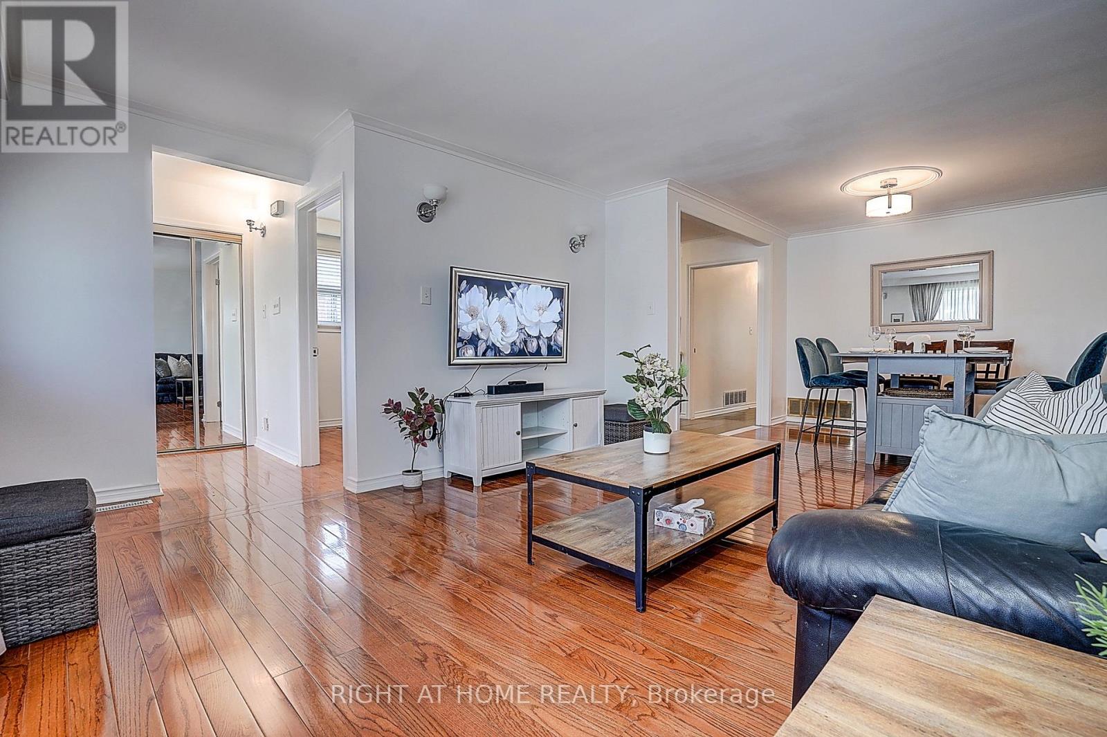 42 Franel Crescent, Toronto, Ontario  M9L 1B7 - Photo 11 - W13086228