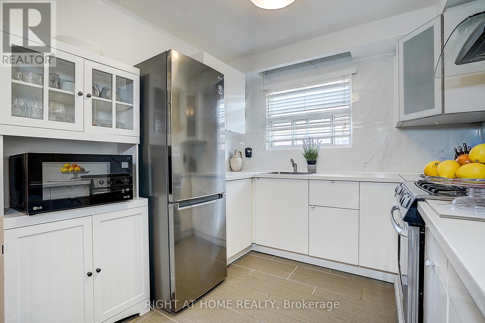 42 Franel Crescent, Toronto, Ontario  M9L 1B7 - Photo 19 - W13086228