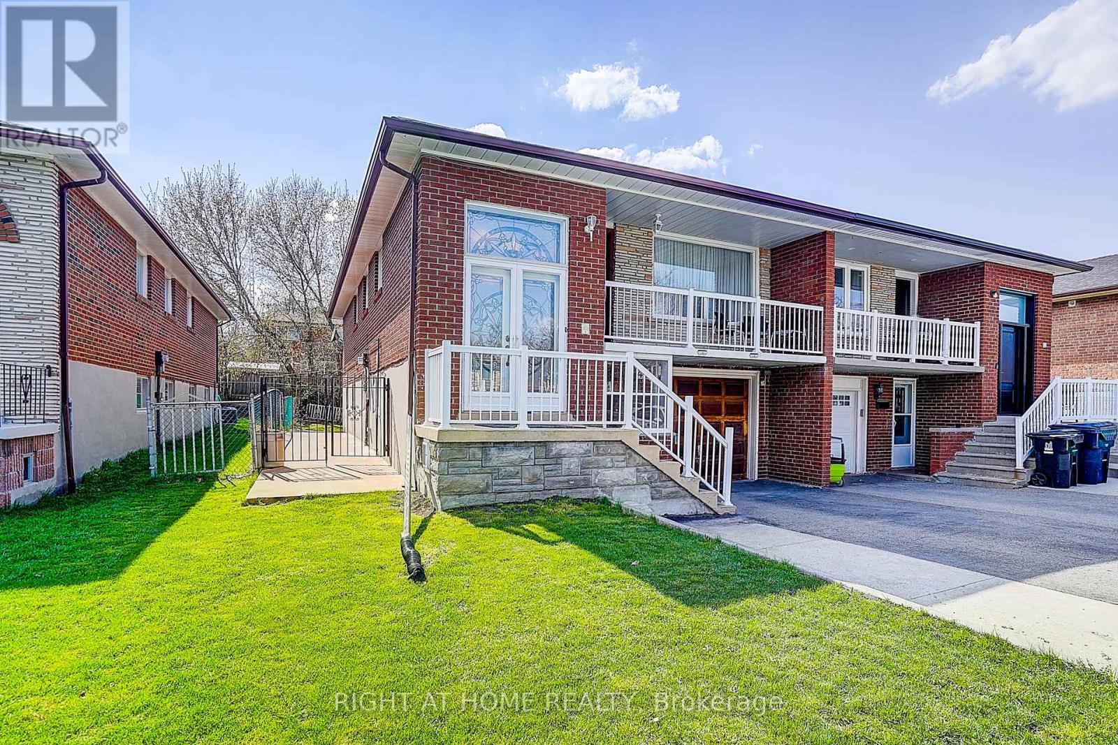 42 Franel Crescent, Toronto, Ontario  M9L 1B7 - Photo 2 - W13086228