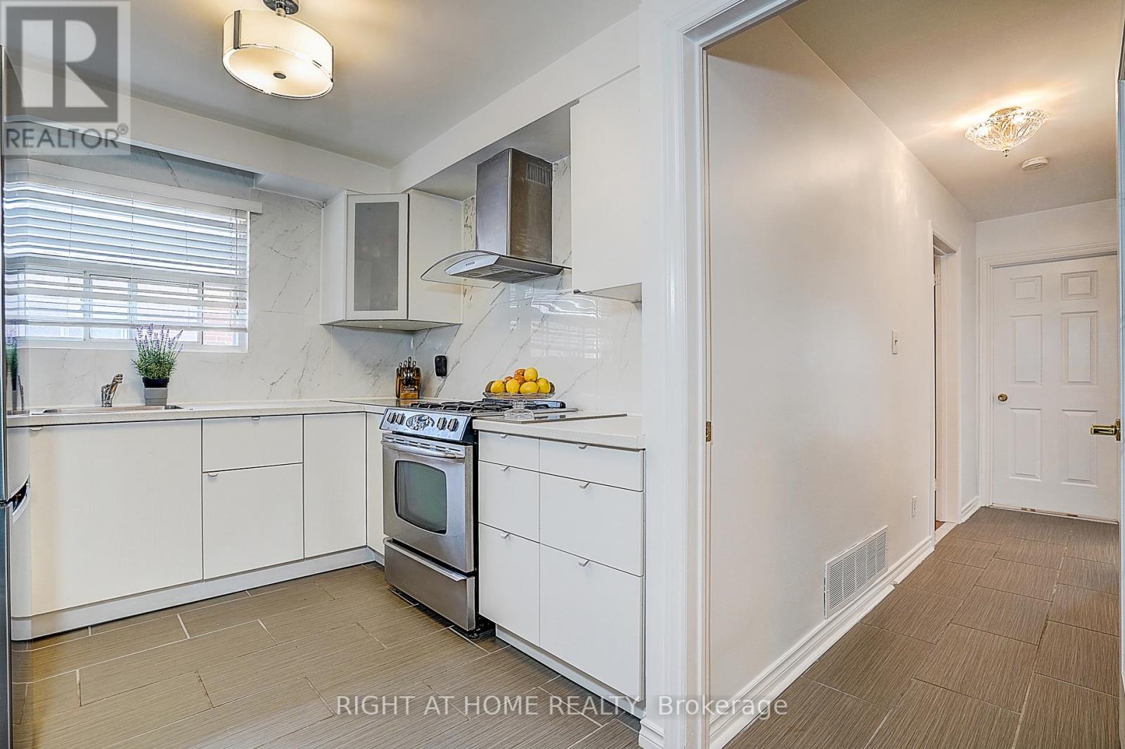 42 Franel Crescent, Toronto, Ontario  M9L 1B7 - Photo 21 - W13086228