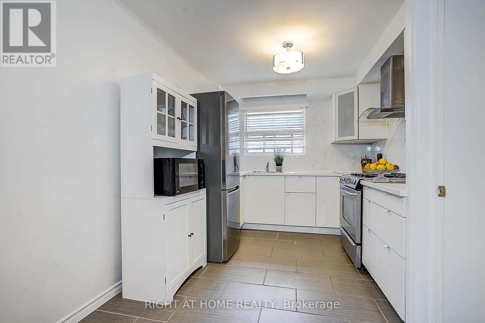 42 Franel Crescent, Toronto, Ontario  M9L 1B7 - Photo 22 - W13086228