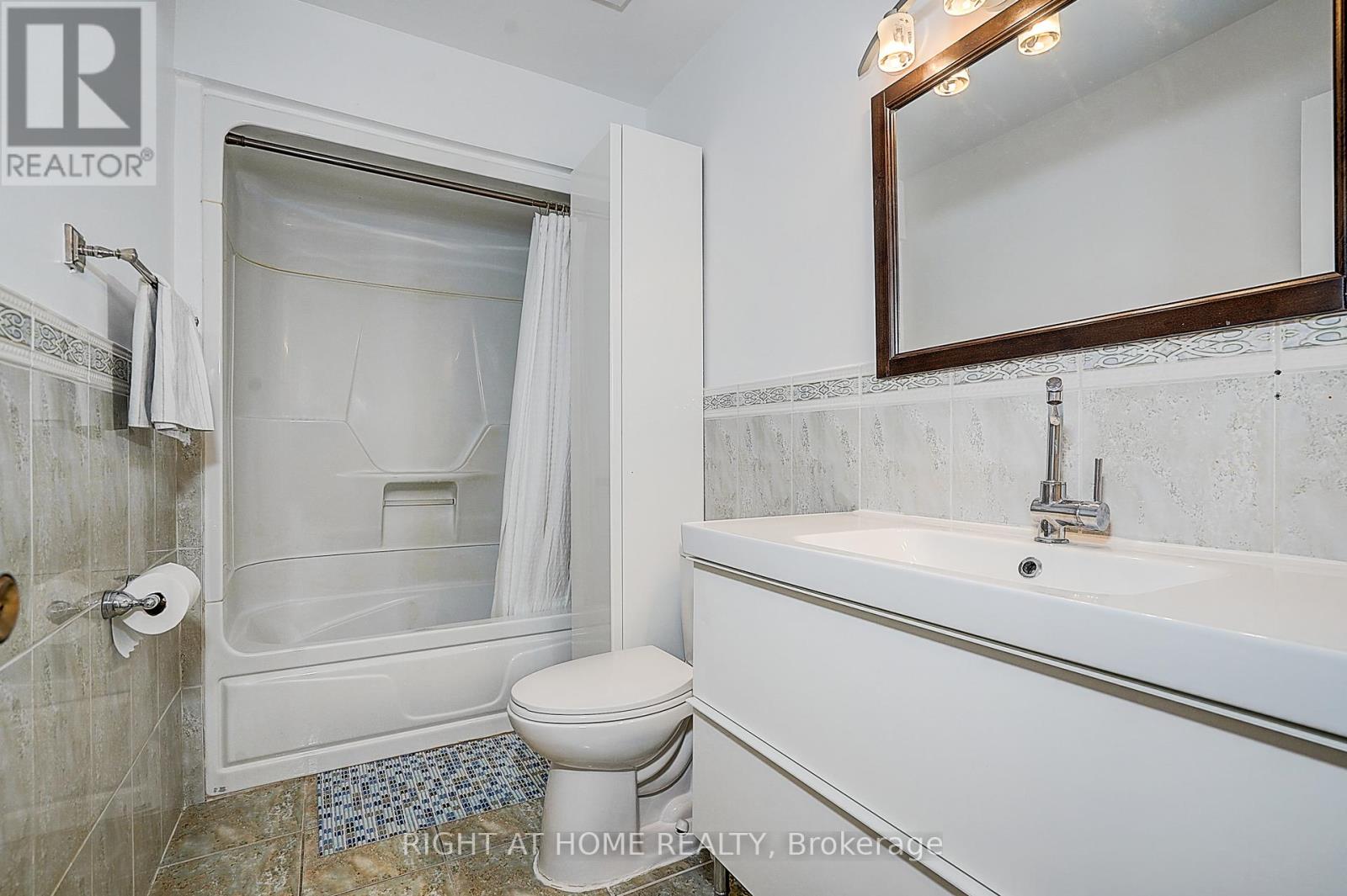 42 Franel Crescent, Toronto, Ontario  M9L 1B7 - Photo 26 - W13086228