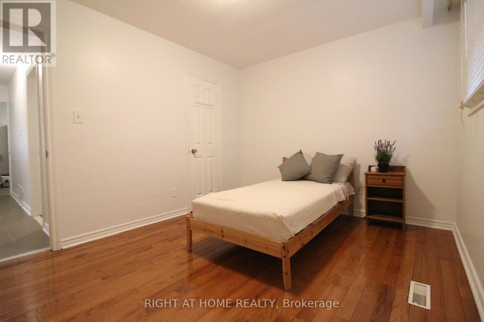 42 Franel Crescent, Toronto, Ontario  M9L 1B7 - Photo 28 - W13086228