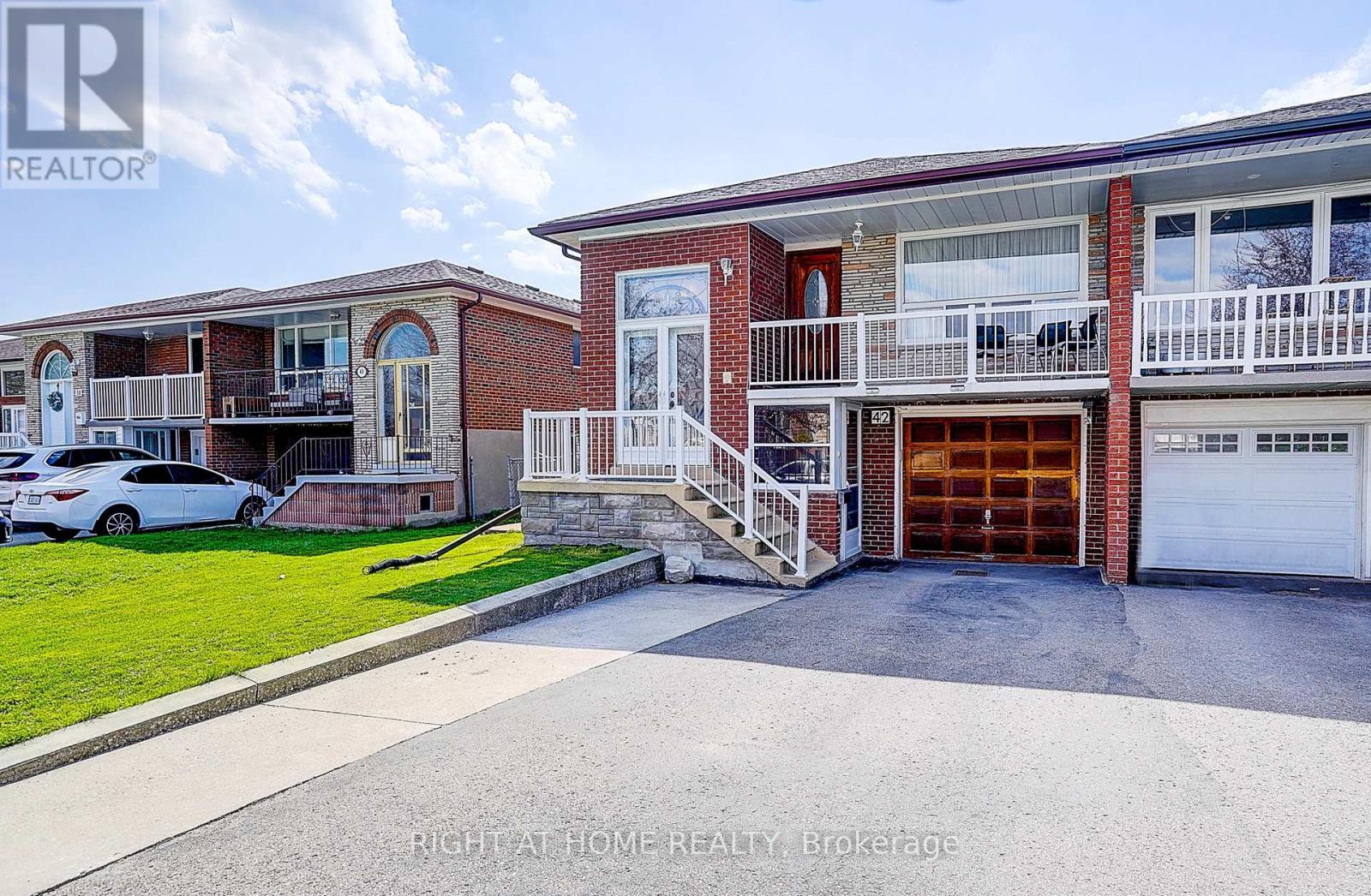 42 Franel Crescent, Toronto, Ontario  M9L 1B7 - Photo 3 - W13086228