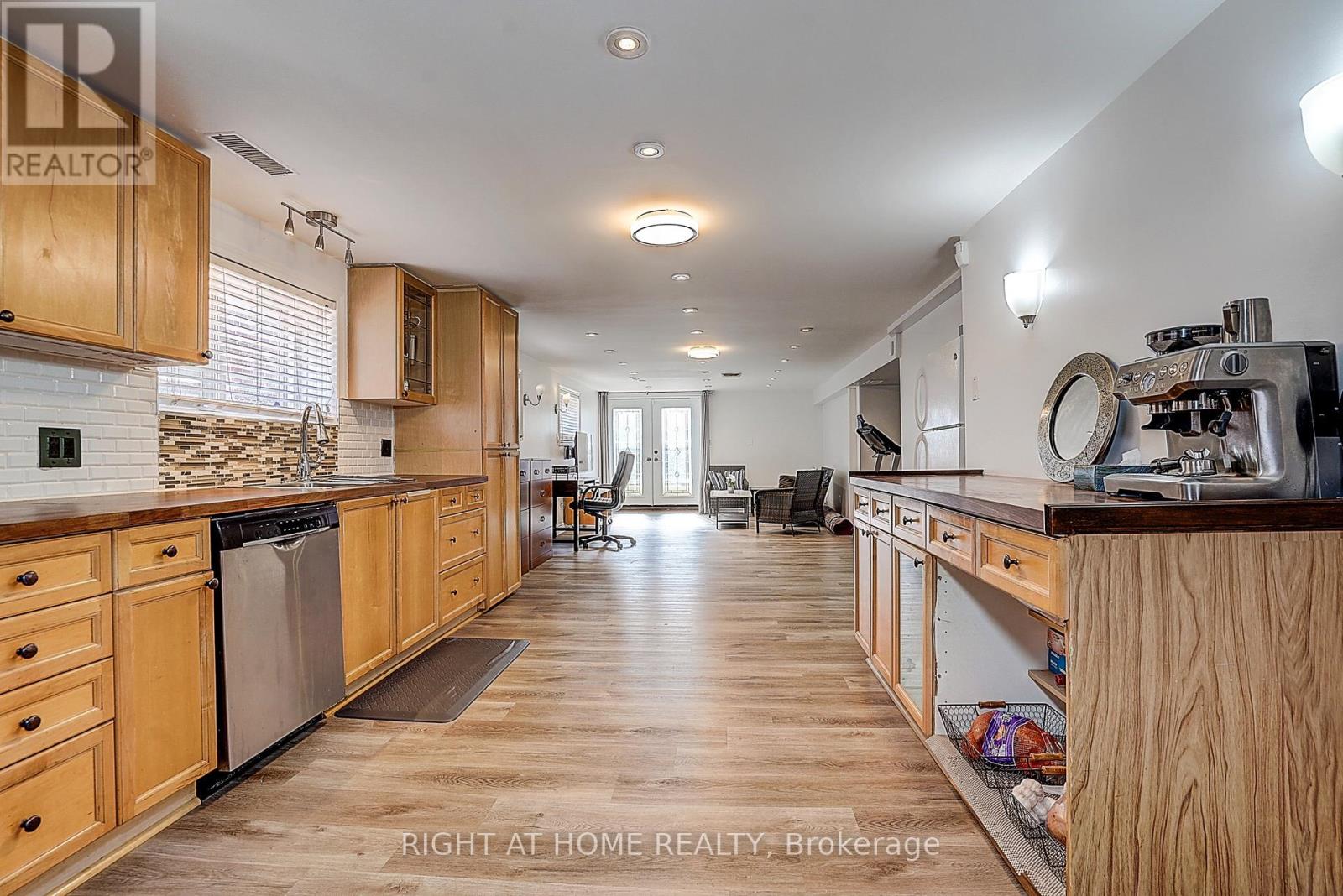 42 Franel Crescent, Toronto, Ontario  M9L 1B7 - Photo 34 - W13086228