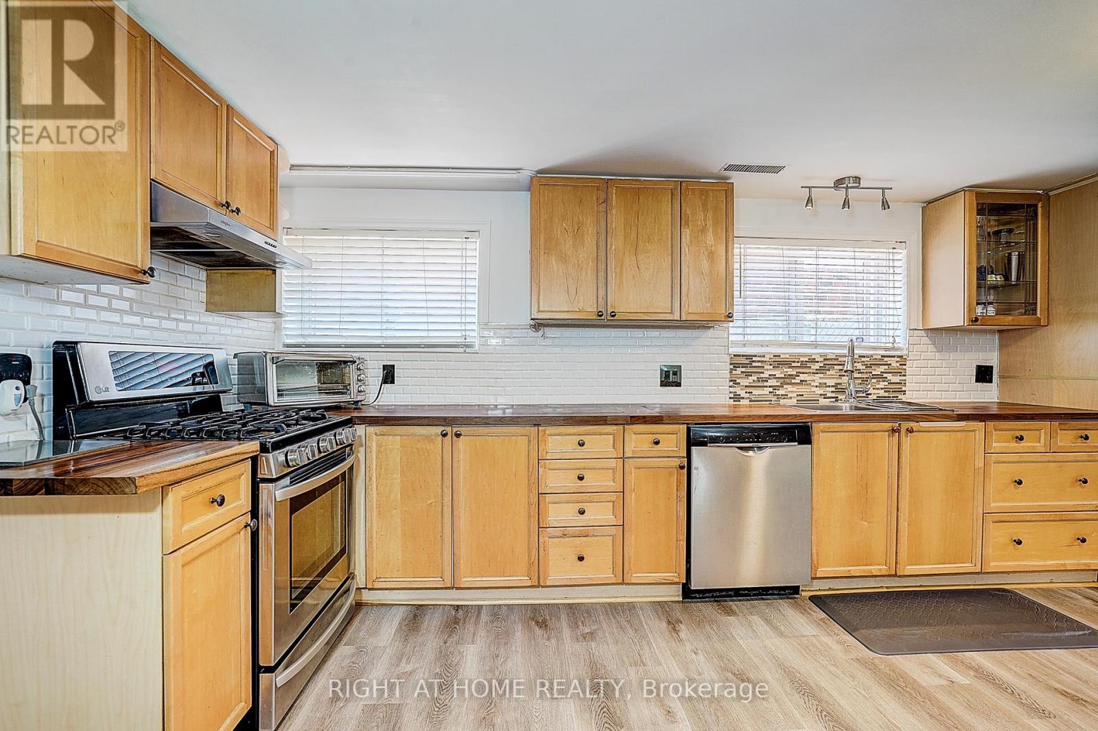 42 Franel Crescent, Toronto, Ontario  M9L 1B7 - Photo 35 - W13086228