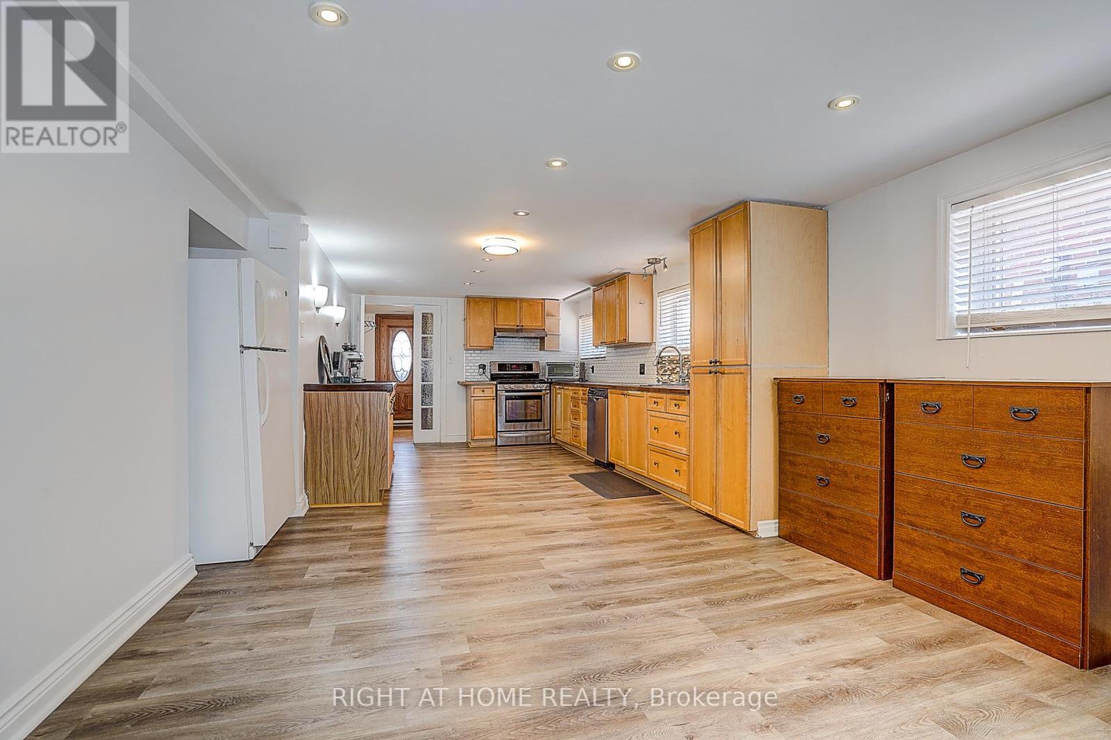 42 Franel Crescent, Toronto, Ontario  M9L 1B7 - Photo 37 - W13086228
