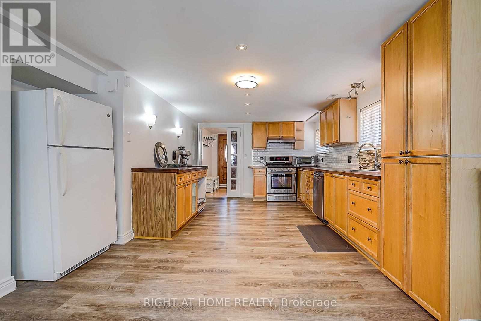 42 Franel Crescent, Toronto, Ontario  M9L 1B7 - Photo 38 - W13086228