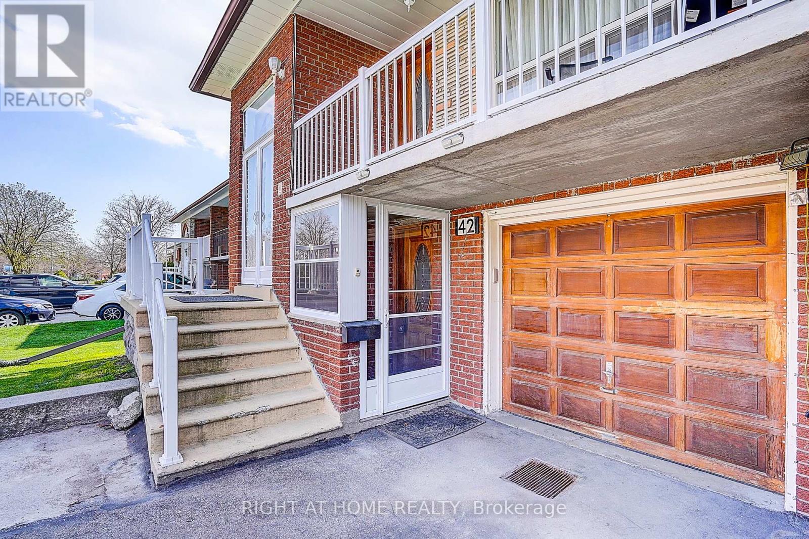 42 Franel Crescent, Toronto, Ontario  M9L 1B7 - Photo 4 - W13086228