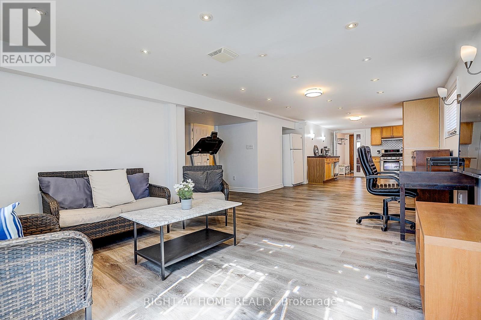 42 Franel Crescent, Toronto, Ontario  M9L 1B7 - Photo 40 - W13086228