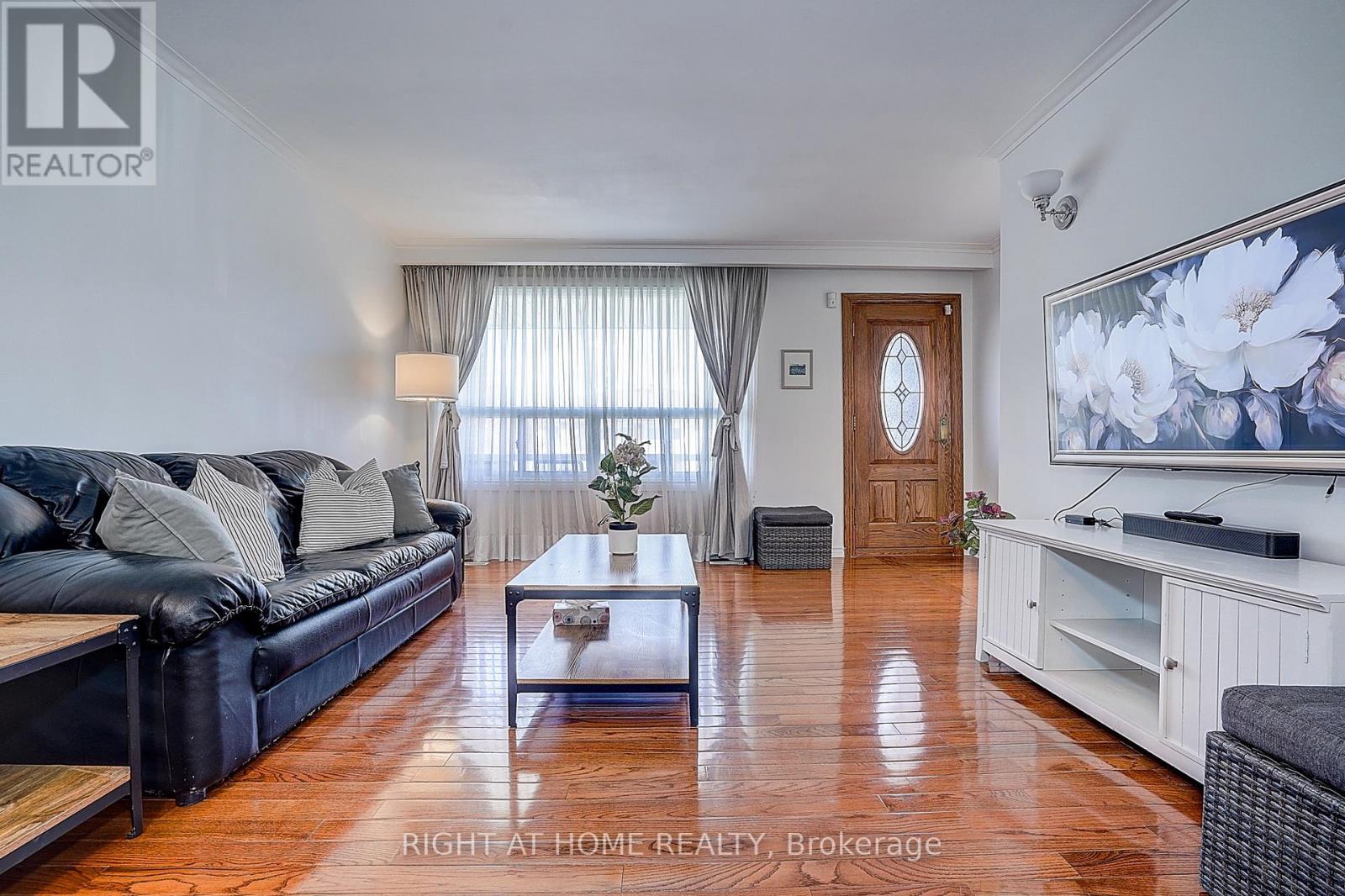 42 Franel Crescent, Toronto, Ontario  M9L 1B7 - Photo 6 - W13086228