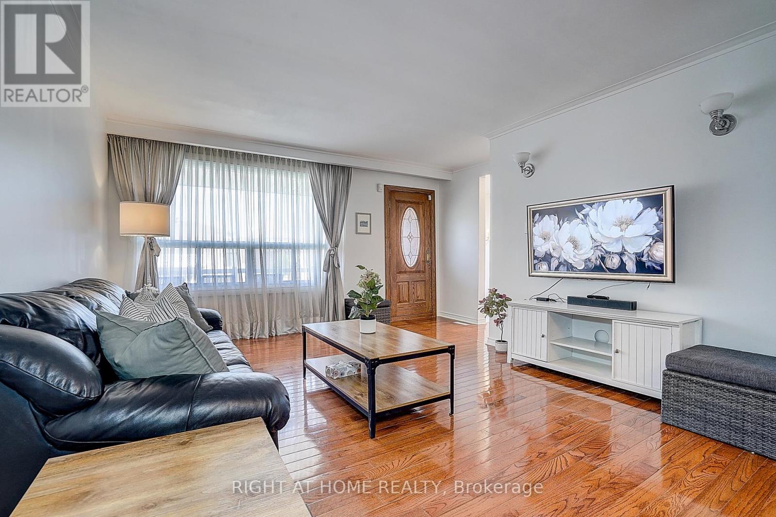 42 Franel Crescent, Toronto, Ontario  M9L 1B7 - Photo 7 - W13086228