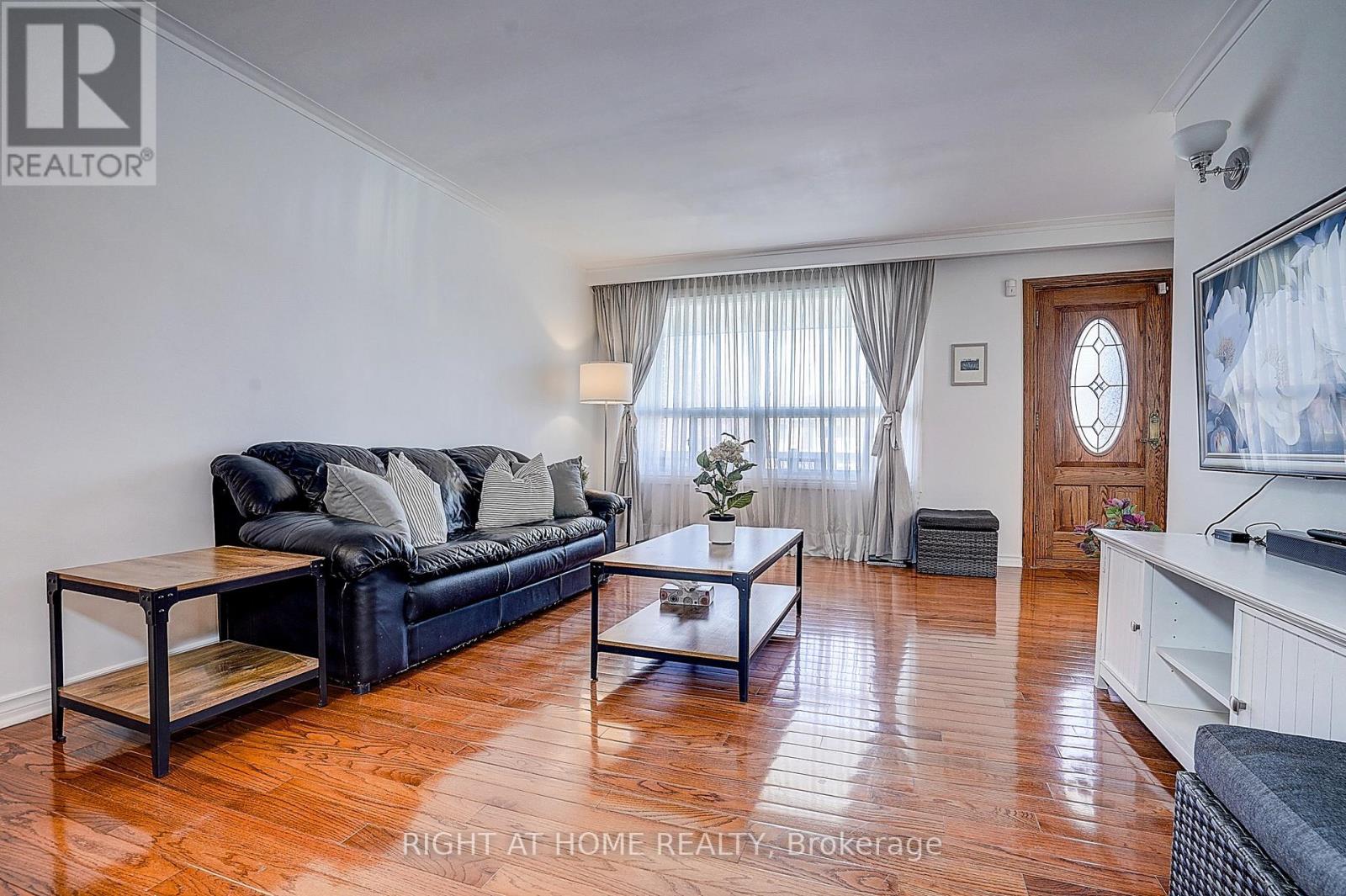 42 Franel Crescent, Toronto, Ontario  M9L 1B7 - Photo 9 - W13086228