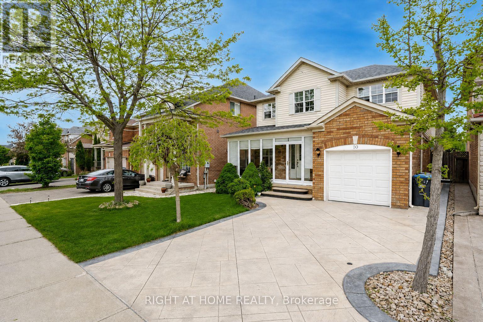 10 Charleswood Circle, Brampton, Ontario  L7A 1Z1 - Photo 2 - W13086260