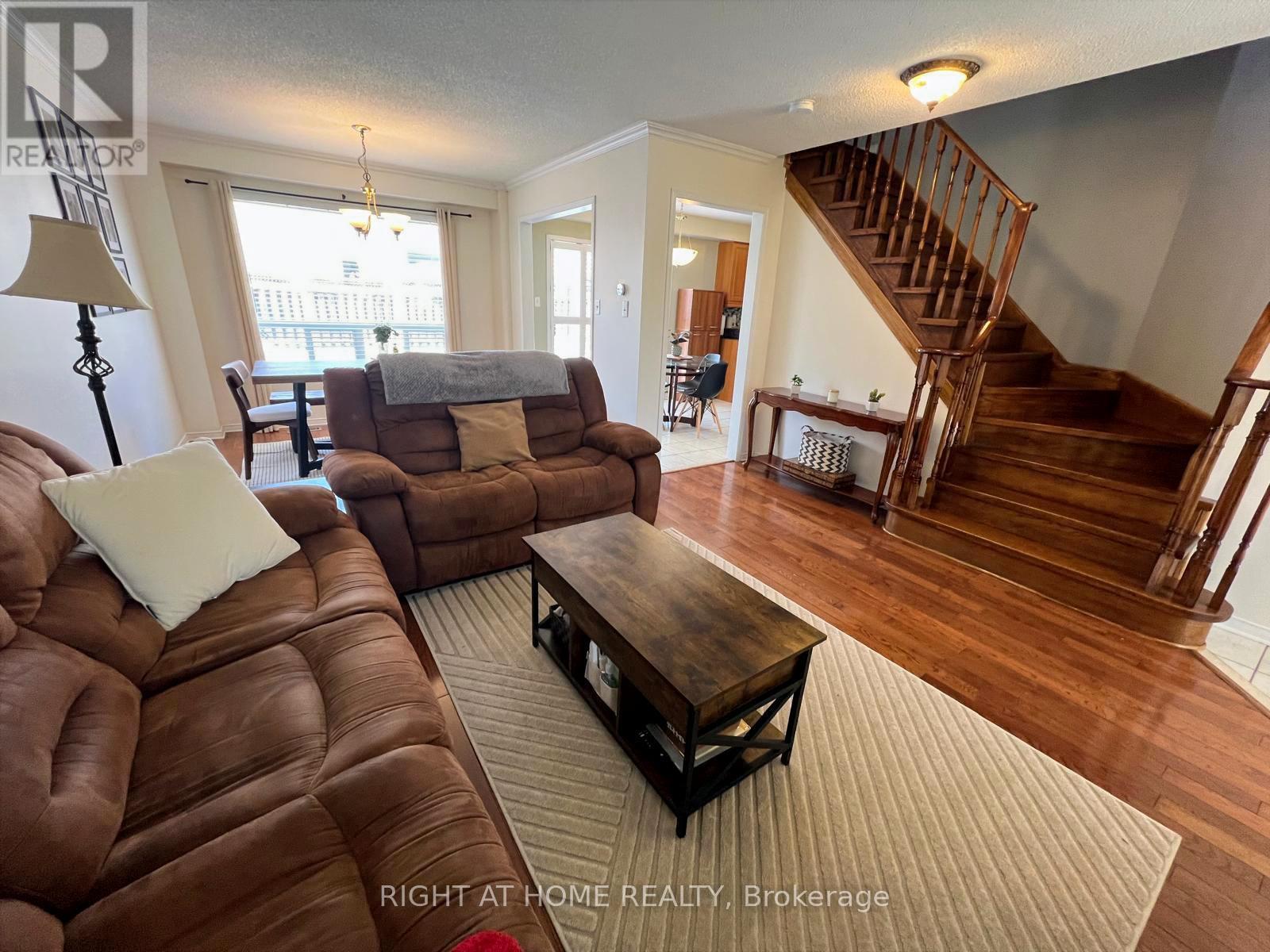 10 Charleswood Circle, Brampton, Ontario  L7A 1Z1 - Photo 6 - W13086260