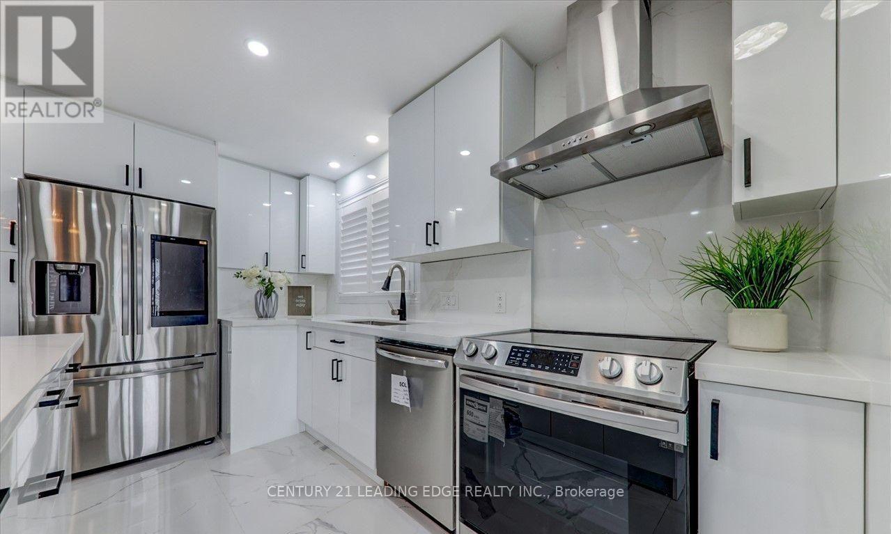 2b Horizon Crescent, Toronto, Ontario  M1T 2G3 - Photo 3 - E13081280