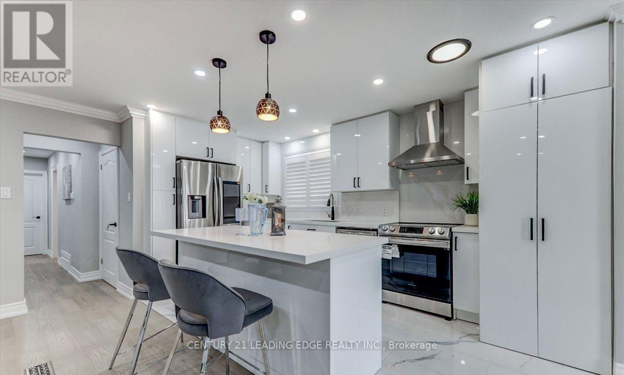 2b Horizon Crescent, Toronto, Ontario  M1T 2G3 - Photo 2 - E13081280