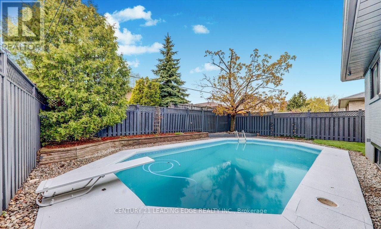 2b Horizon Crescent, Toronto, Ontario  M1T 2G3 - Photo 13 - E13081280