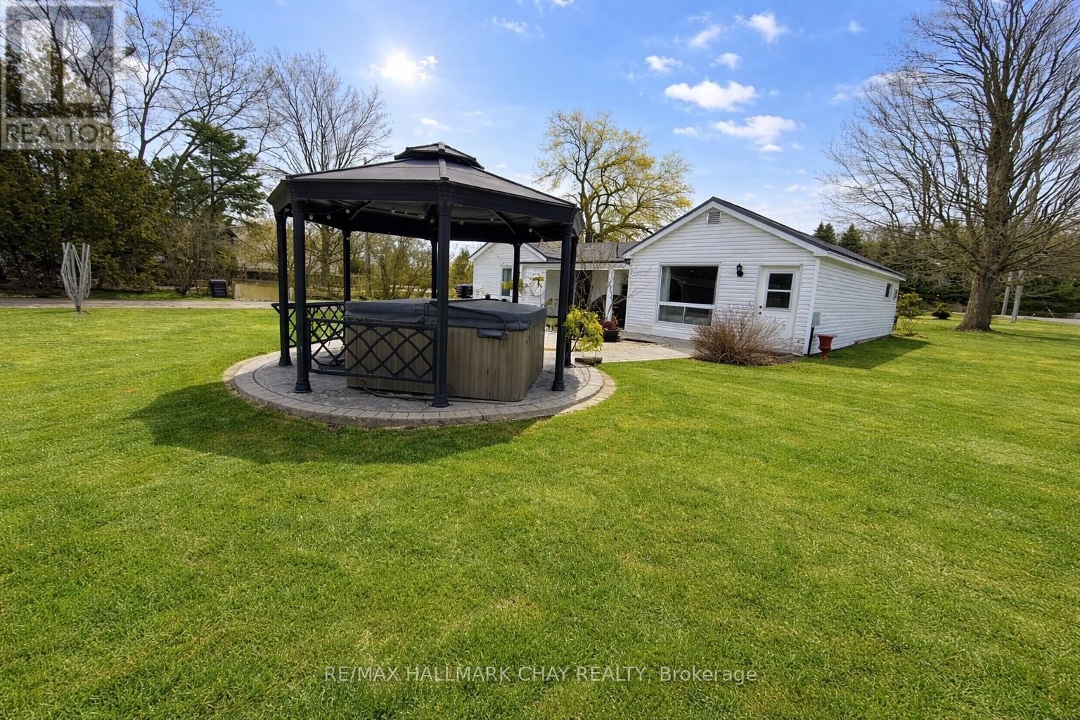 3302 Innisfil Beach Road, Innisfil, Ontario  L9S 4C7 - Photo 19 - N12936988