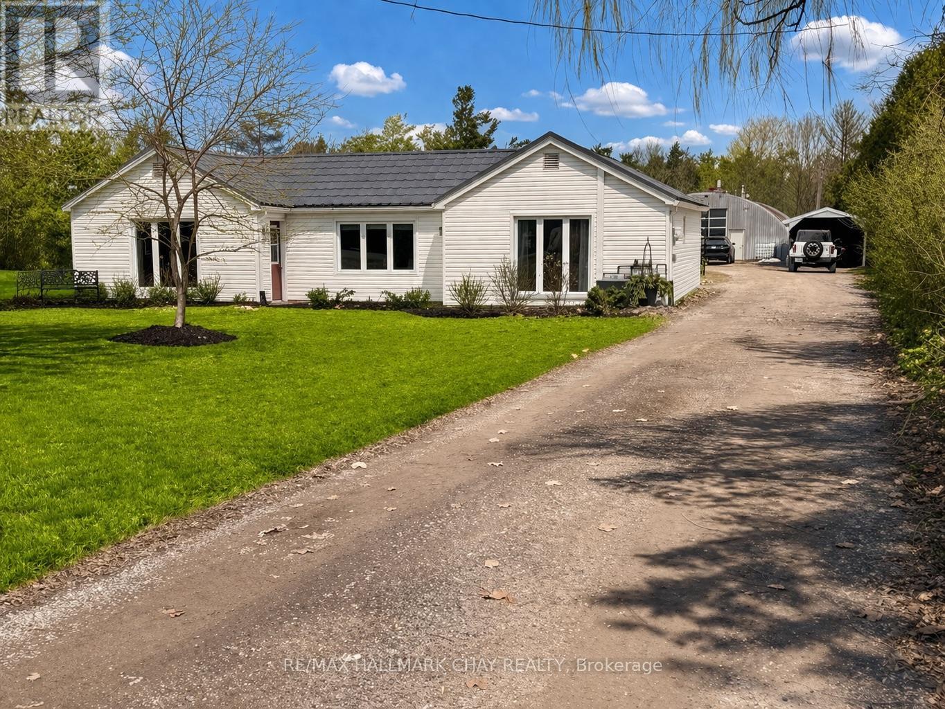 3302 Innisfil Beach Road, Innisfil, Ontario  L9S 4C7 - Photo 20 - N12936988