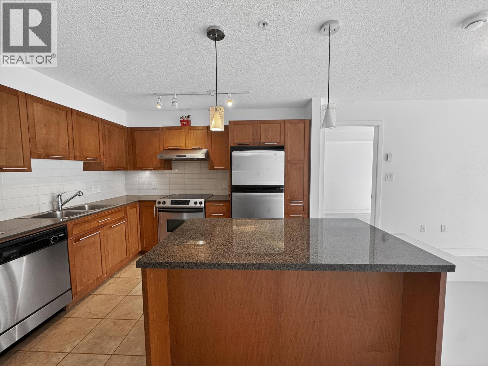 207 19673 Meadow Gardens Way, Pitt Meadows, British Columbia V3Y 0A1 - Photo 2 - R3118895