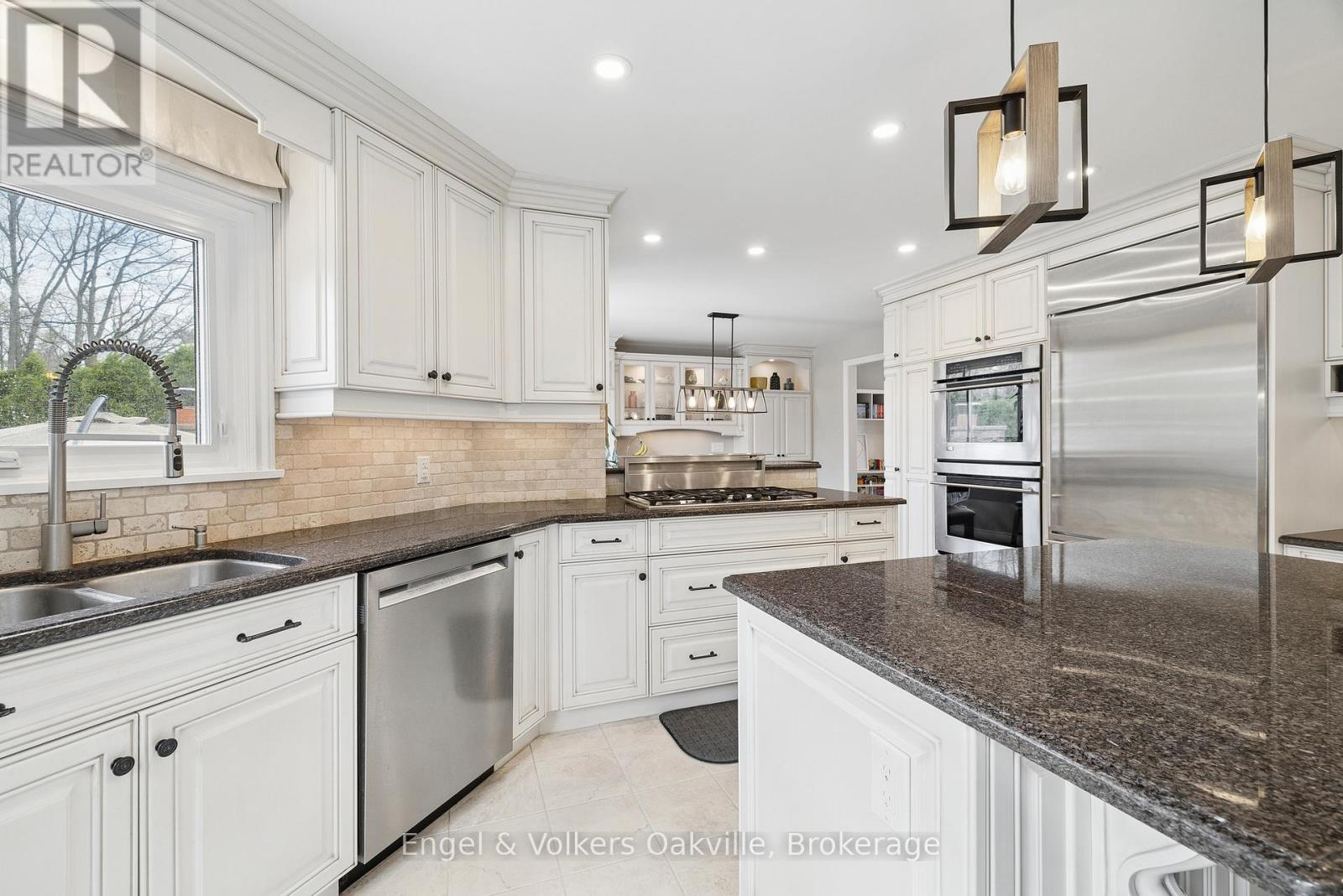 1375 Falgarwood Drive, Oakville, Ontario  L6H 2P4 - Photo 10 - W13086296