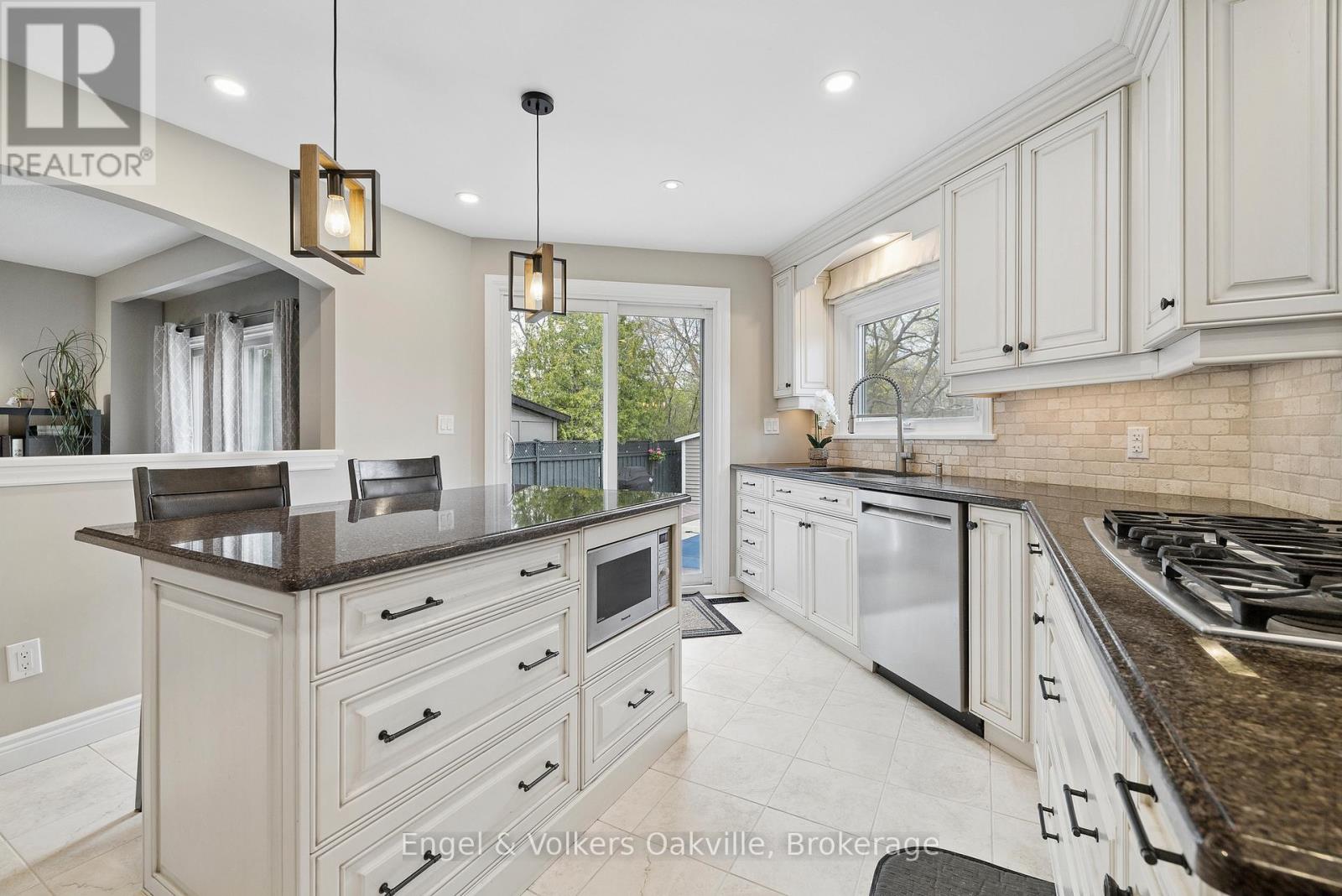 1375 Falgarwood Drive, Oakville, Ontario  L6H 2P4 - Photo 11 - W13086296