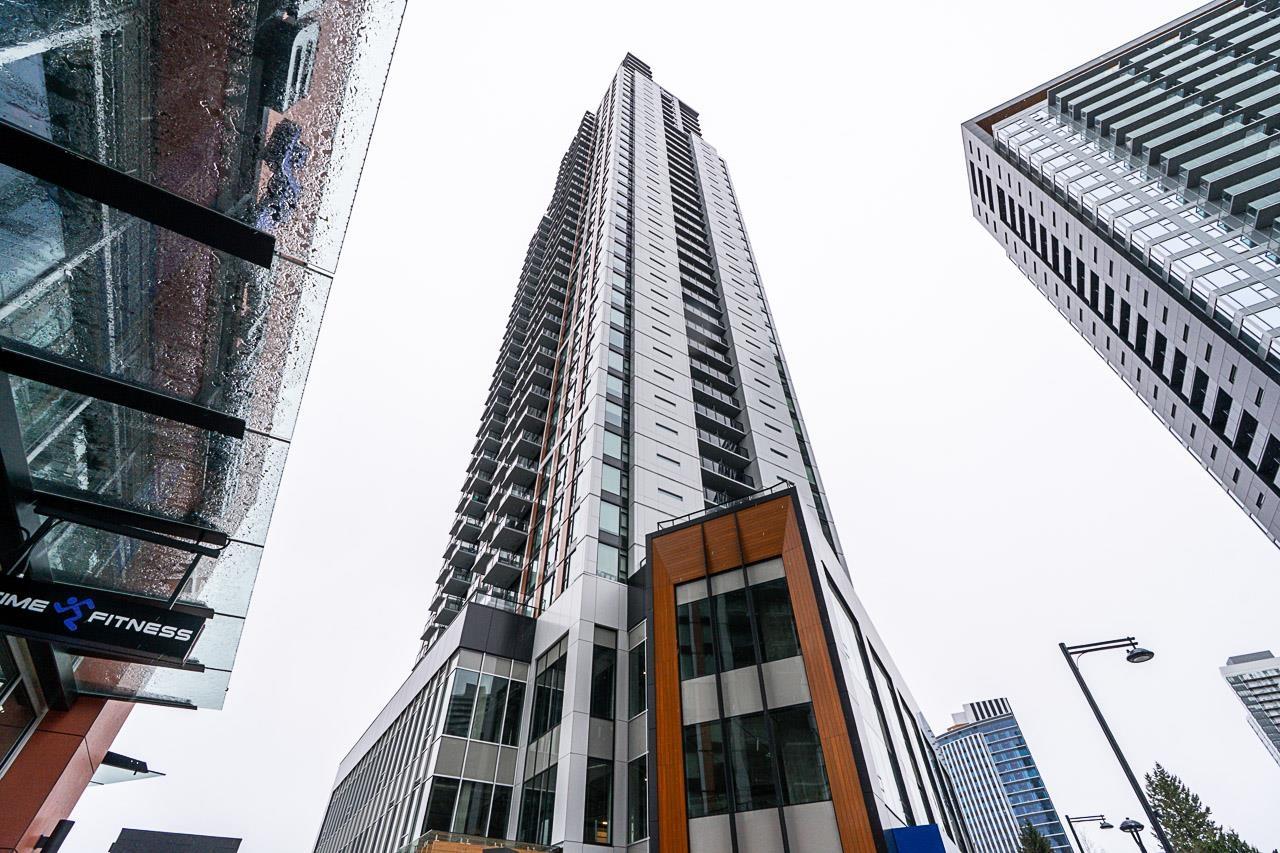 1704 13745 GEORGE JUNCTION, Surrey, British Columbia
