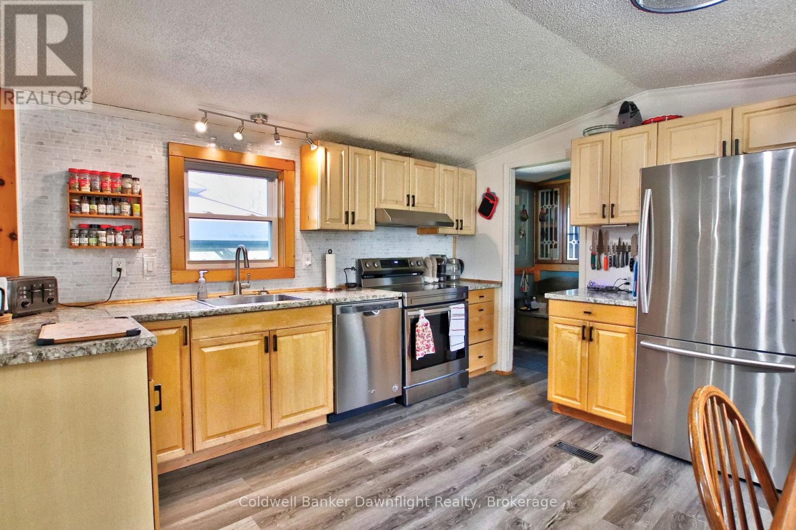 75049 Hensall Rd #8 Second Avenue, Huron East, Ontario  N0K 1W0 - Photo 6 - X13086398