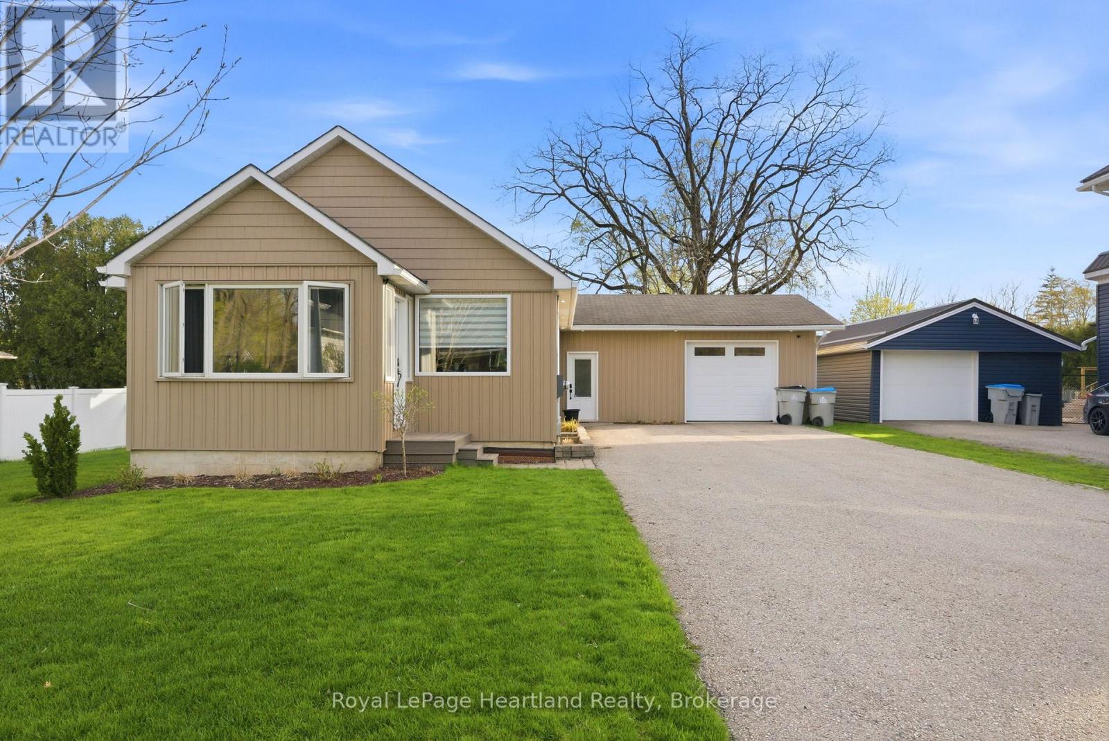 208 ONTARIO STREET, Central Huron, Ontario