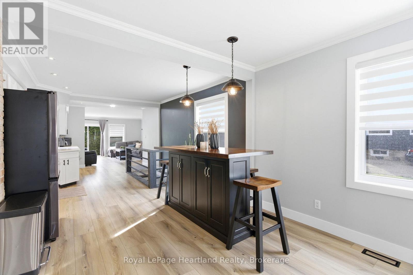 208 Ontario Street, Central Huron, Ontario  N0M 1L0 - Photo 7 - X13086520