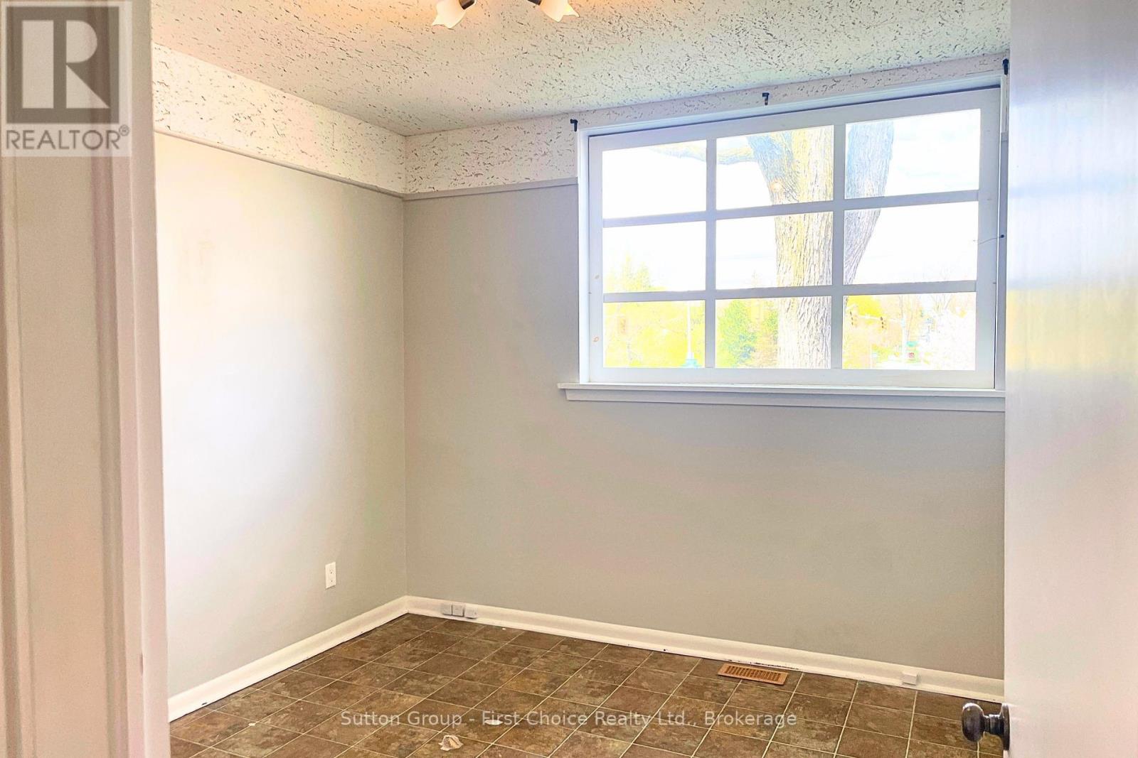 19 Waterloo Street S, Stratford, Ontario  N5A 4A5 - Photo 18 - X13086598