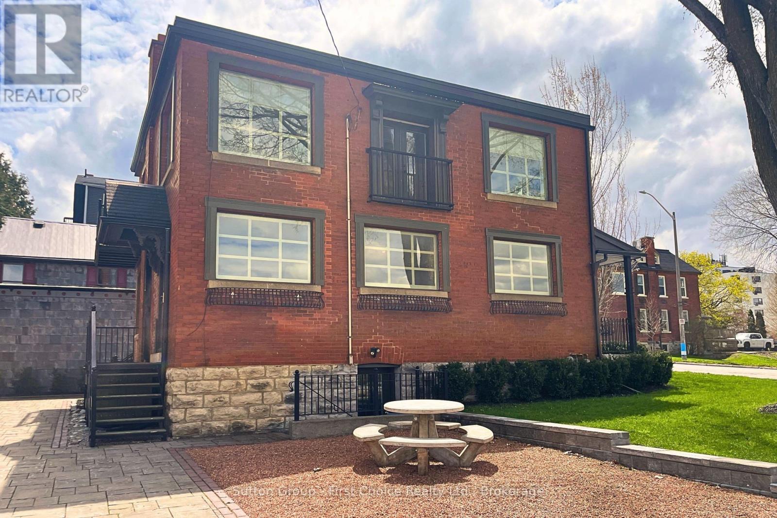 19 Waterloo Street S, Stratford, Ontario  N5A 4A5 - Photo 5 - X13086598