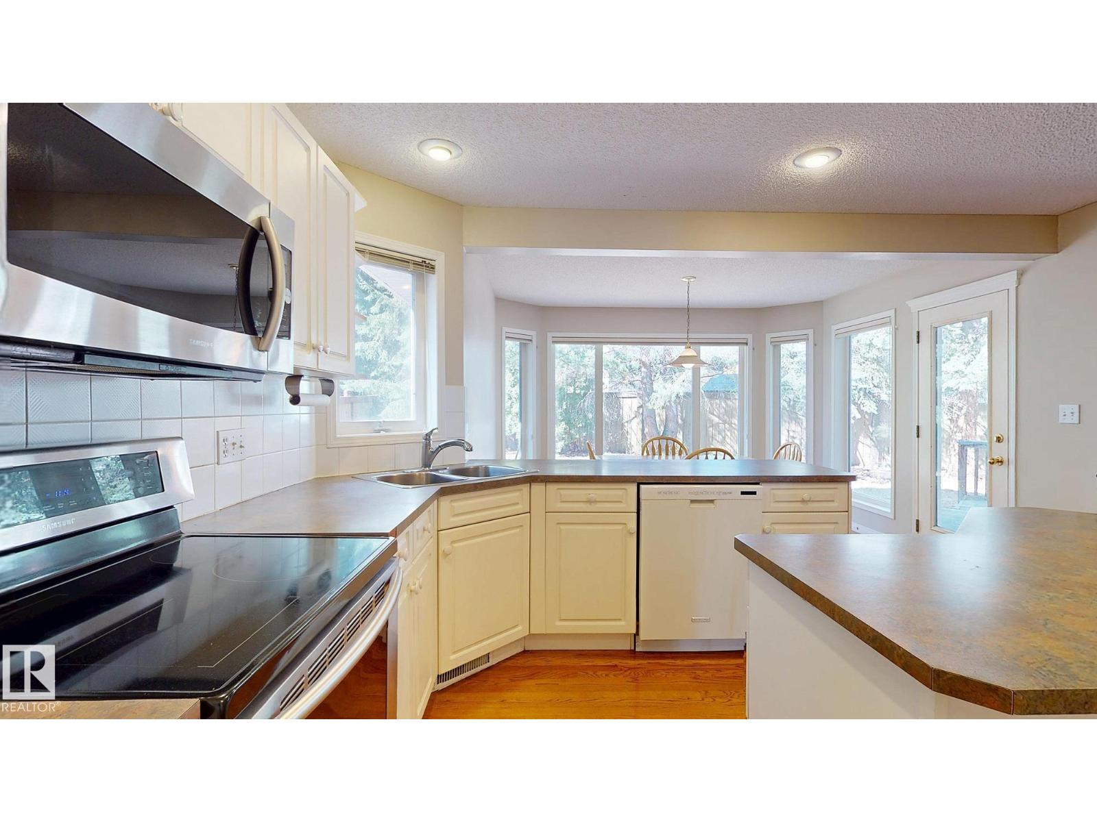 721 Butterworth Dr Nw, Edmonton, Alberta  T6R 2M7 - Photo 22 - E4485819