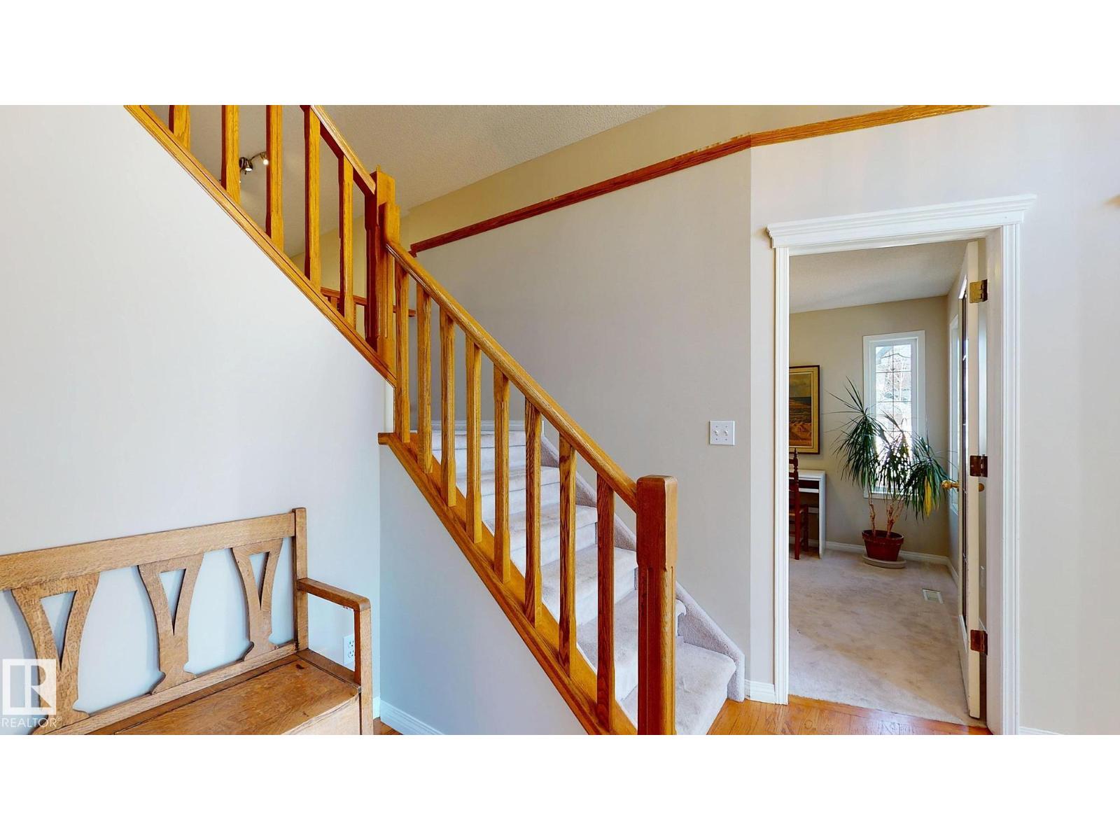 721 Butterworth Dr Nw, Edmonton, Alberta  T6R 2M7 - Photo 3 - E4485819